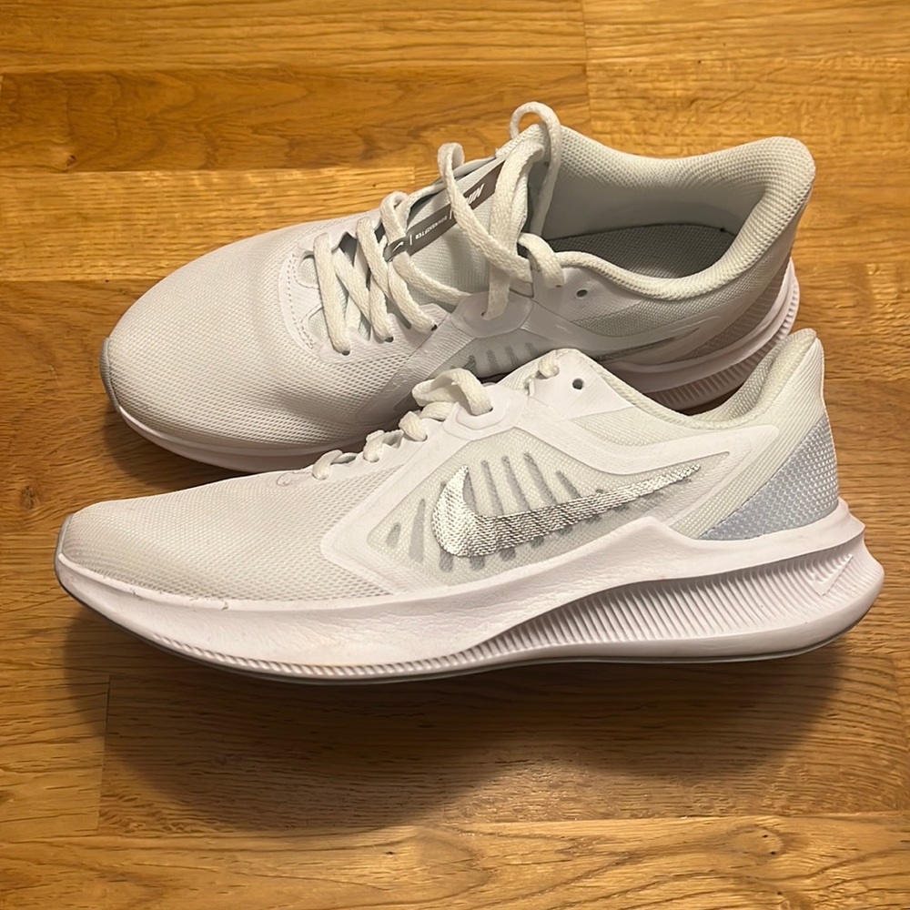 Women’s Nike white downshifter 10